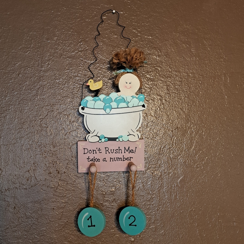 Cute Bathroom Tub Wall Hanger Decoration